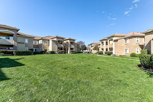 Portofino Apartments Photo 1