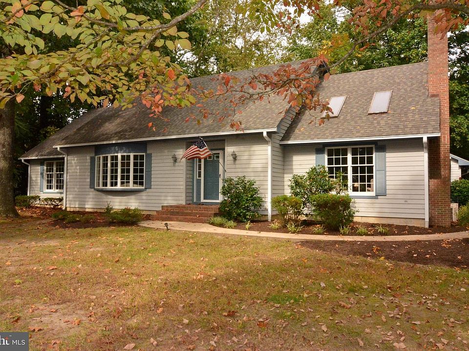 1st image of 107 W Buckingham Dr