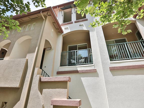 3rd image of 1379 McKinley Ct
