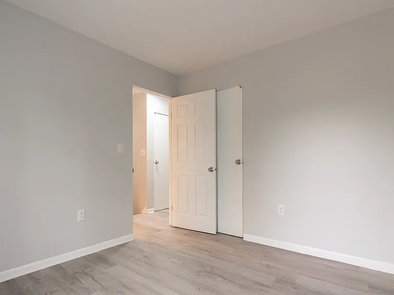 Carpenter Apartments — Photo 37