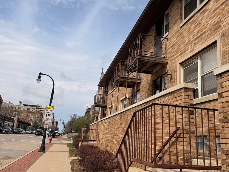 4002 N Farwell Ave #8 — Photo 1