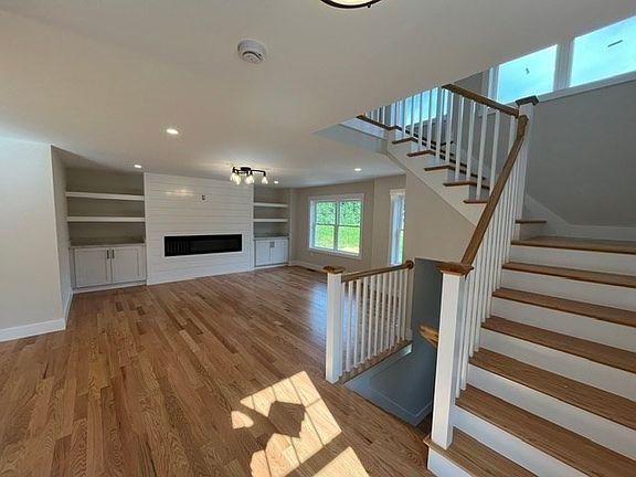 3rd image of 191-191A Oxford Ave #1