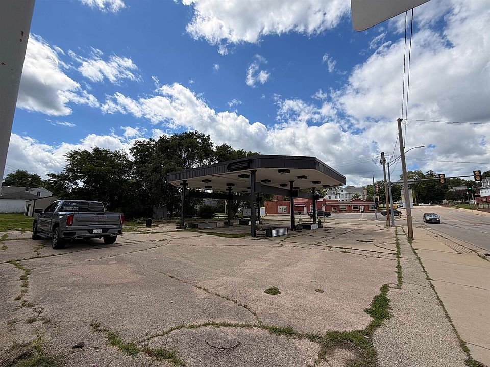 1st image of 220 N Galena Ave