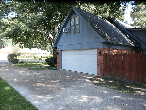 2nd image of 801 Oxford Ave