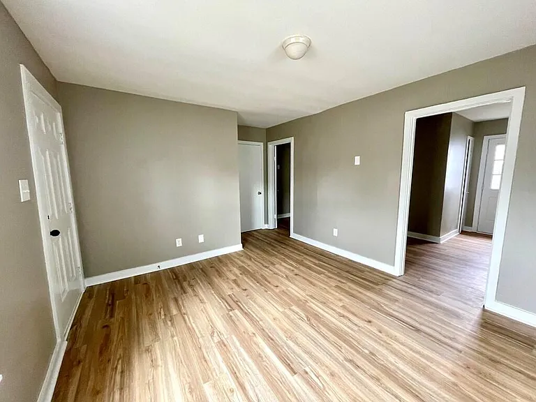 308 E 18th St #4 — Photo 4