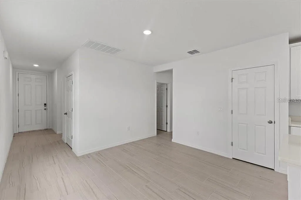 3 bed, 2.0 bath, 1484 sqft, $1,800 — Photo 3