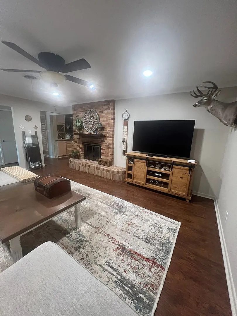 Mid Term Rental — Photo 2