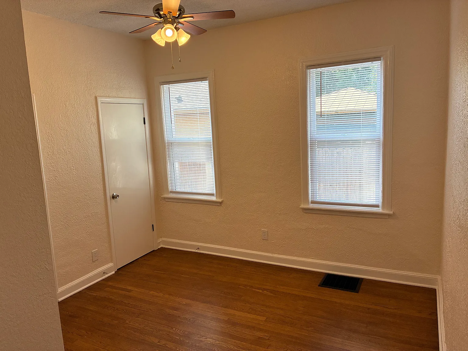 106 Garfield Ave — Photo 4