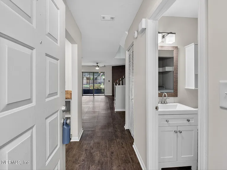7701 Baymeadows Cir W #1052 — Photo 5