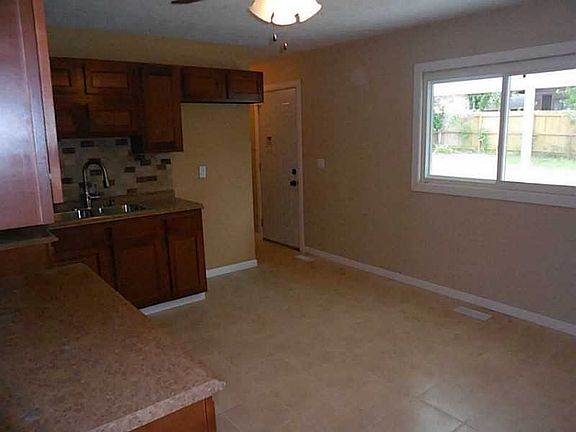 4th image of 889 Weinland St