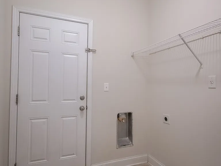 1131 Binghampton Cir — Photo 18