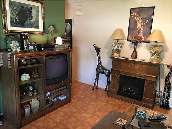 2nd image of 1044 Montrose Ave