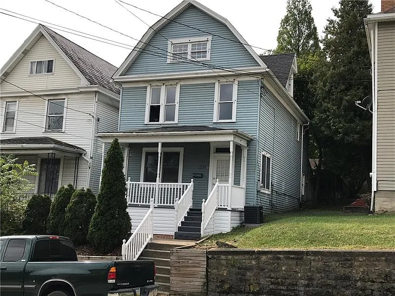 231 W Berkeley St photo 1