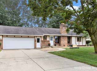 1954 Grove Dr, Jenison, MI 49428