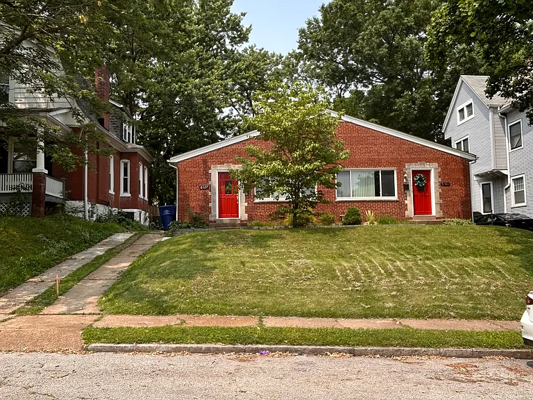 6125 Victoria Ave — Photo 1