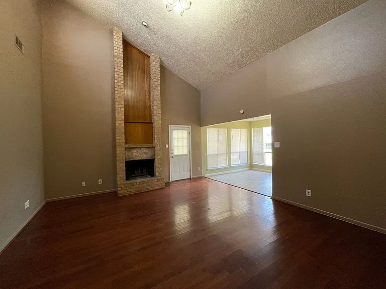 4502 Whitmire Ln — Photo 4