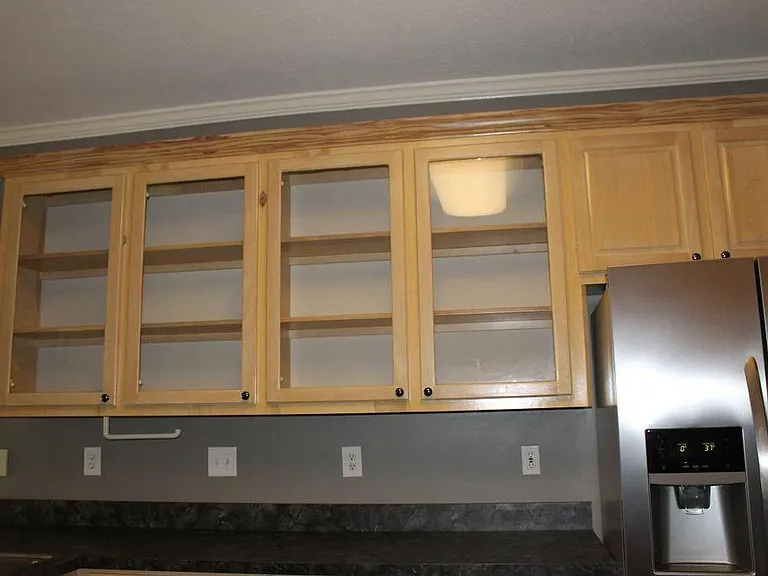 325 Pinewood Ln — Photo 9