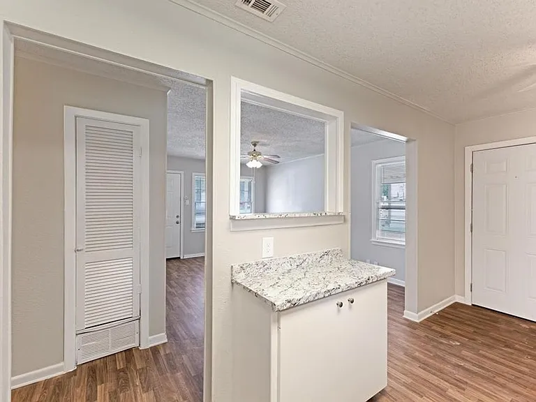 4713 Laverda Dr — Photo 15