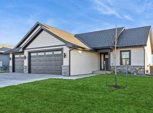 2015 Oak Terrace Ave, North Liberty, IA 52317