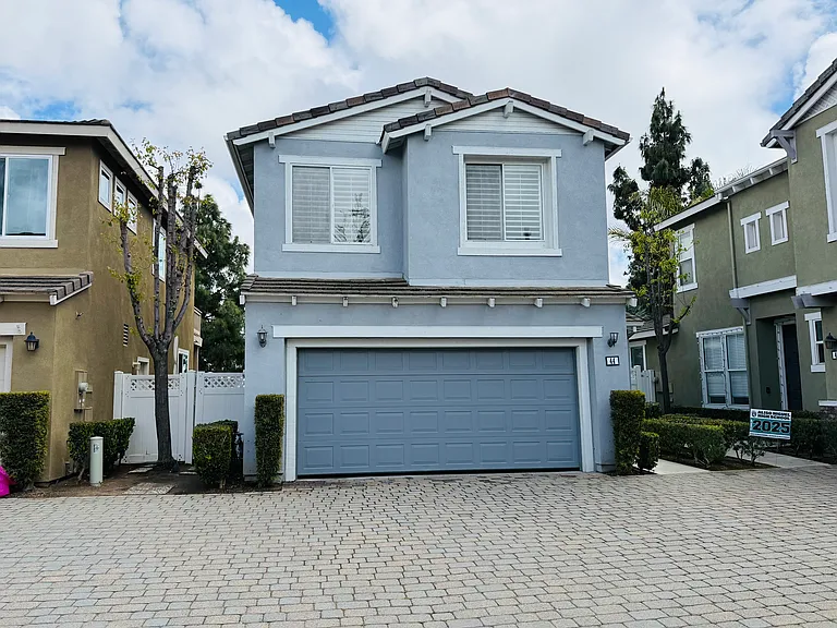 44 Woodcrest Ln — Photo 1