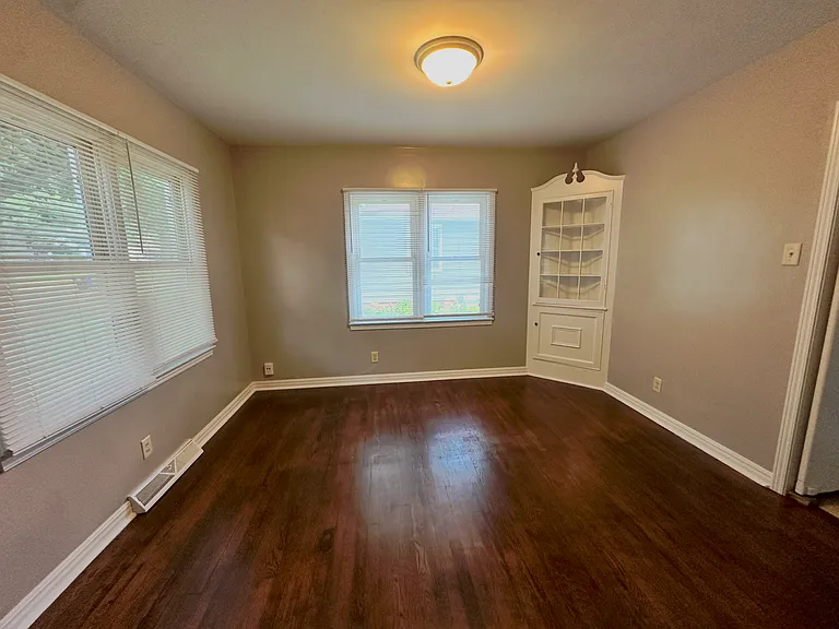 2212 SW Burnett Rd — Photo 8