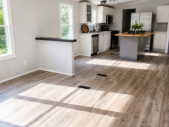 5th image of 2219 Stafford St