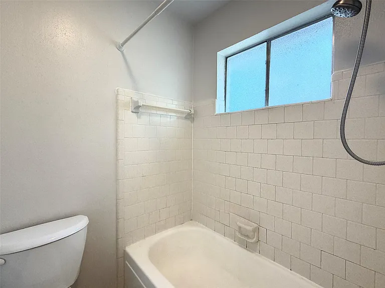 22319 Merrymount Dr — Photo 27