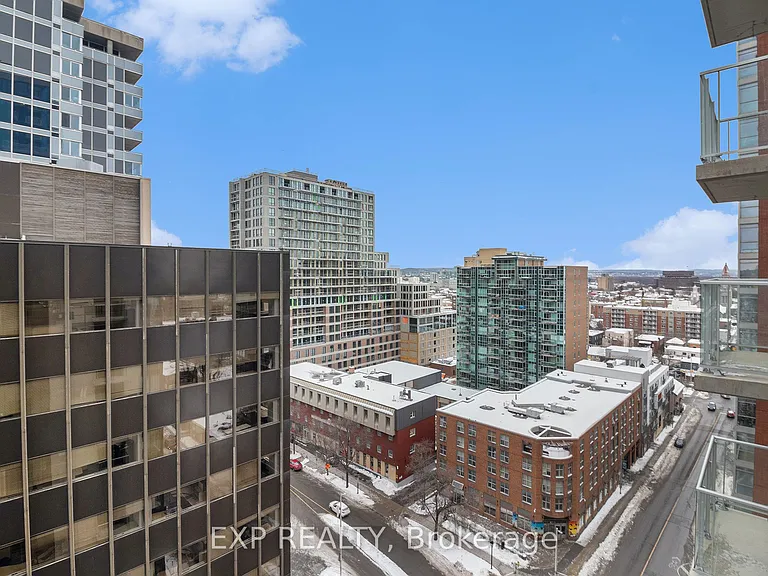 180 George St #1301 — Photo 23