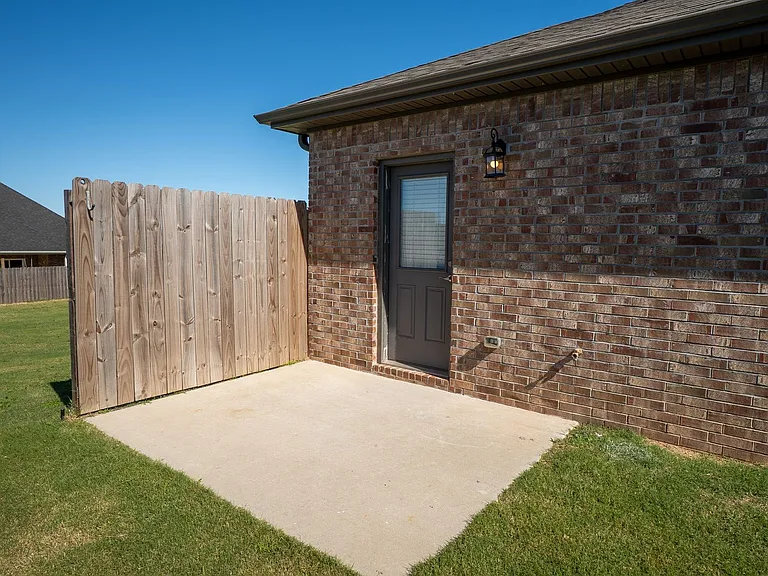 1735 Booker Cir — Photo 13