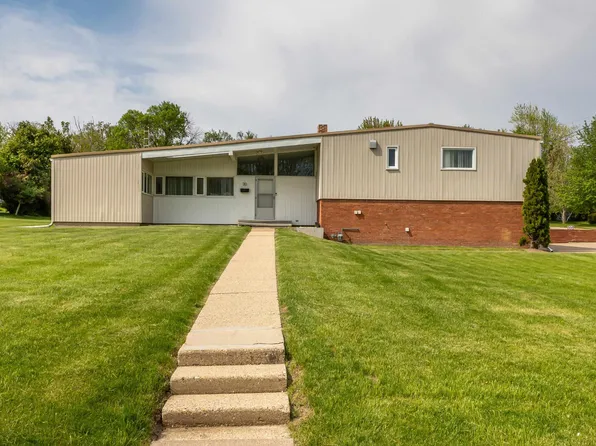 30 Elmer St, Platteville, WI 53818