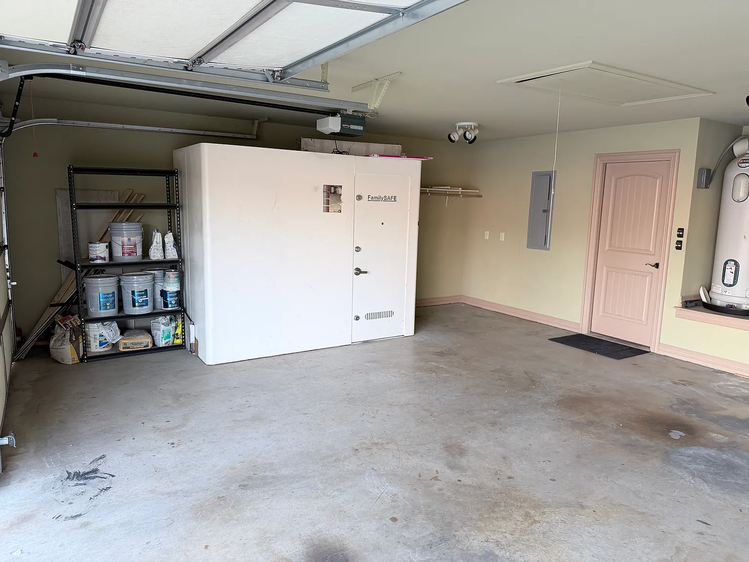 4 bed, 2181 sqft, $2,600 — Photo 3