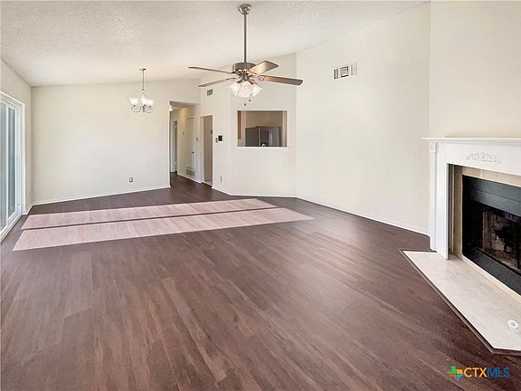 3rd image of 2405 Lago Trl