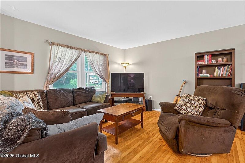 4th image of 22 Teakwood Drive