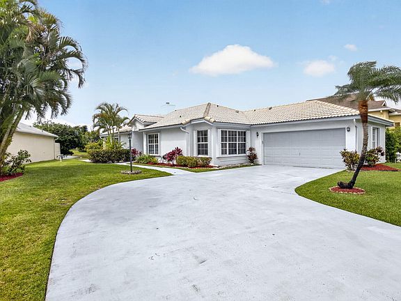 2nd image of 6413 Lansdowne Circle