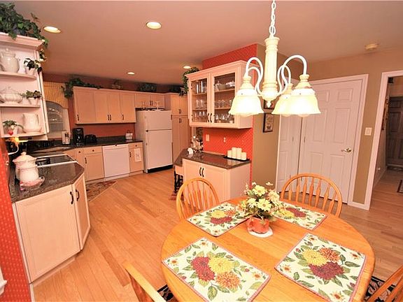 5th image of 4063 Cape Cod Dr