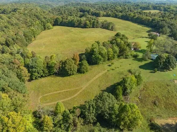 560 C Riddle Rd, Burkesville, KY 42717