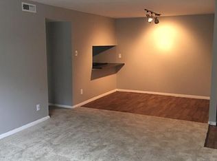 664 Tempo Trail Dr APT D, Creve Coeur, MO 63141