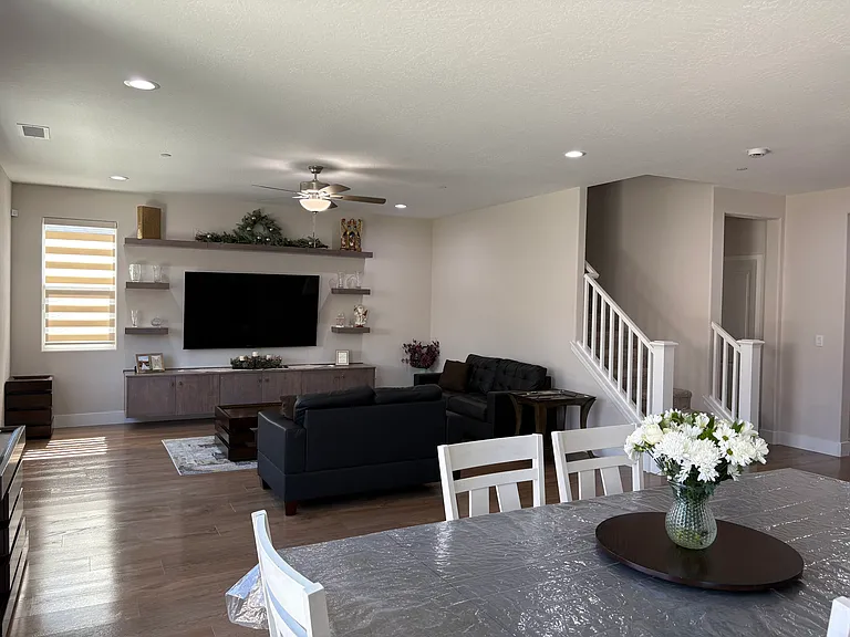 2875 E Colina Dr — Photo 3