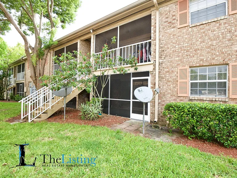 408 Banyon Tree Cir #100 — Photo 23