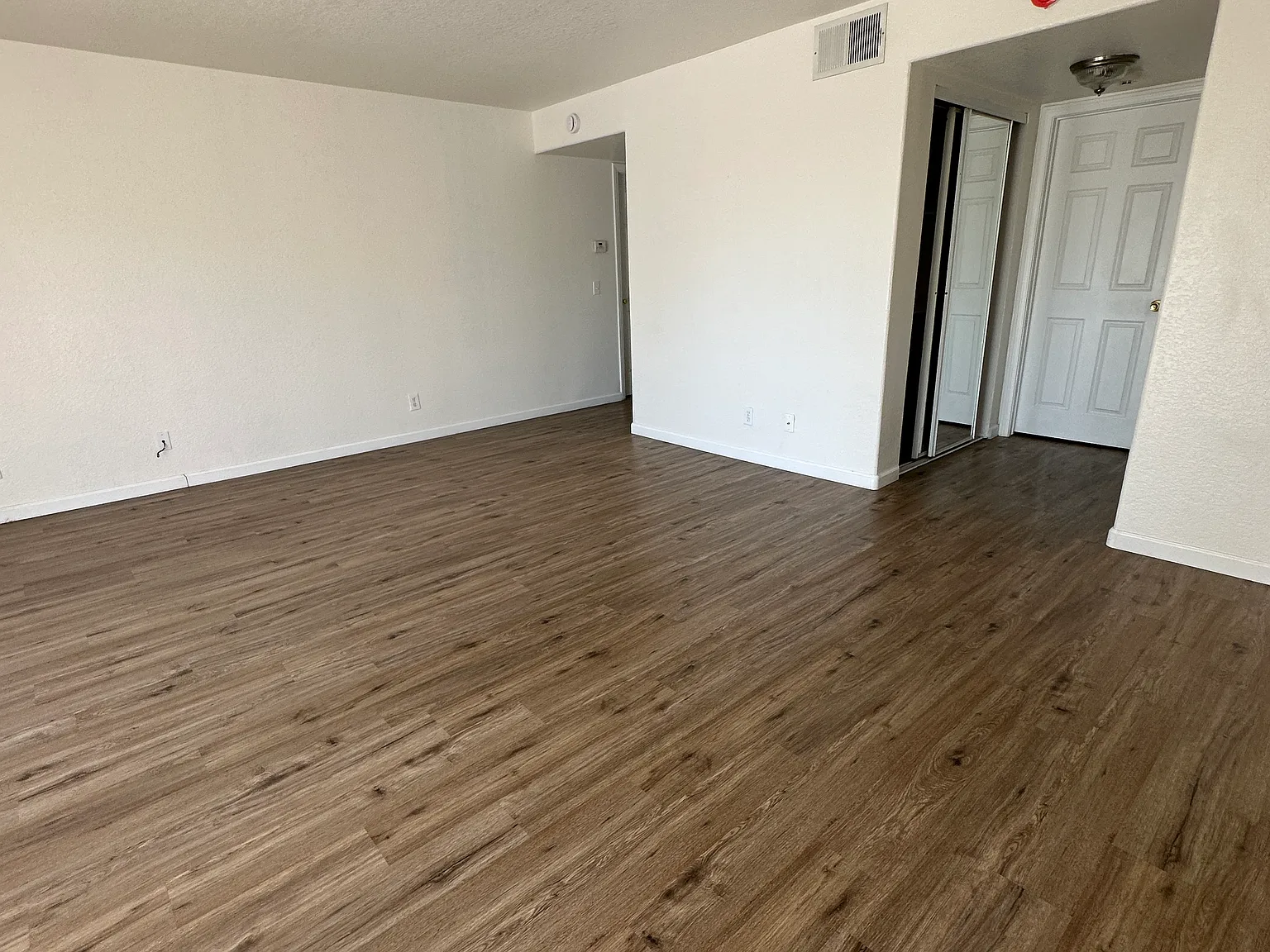 2798 N Junipero Ave — Photo 4