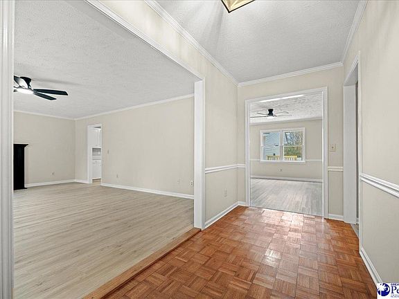 2nd image of 300 Crepe Myrtle Ln
