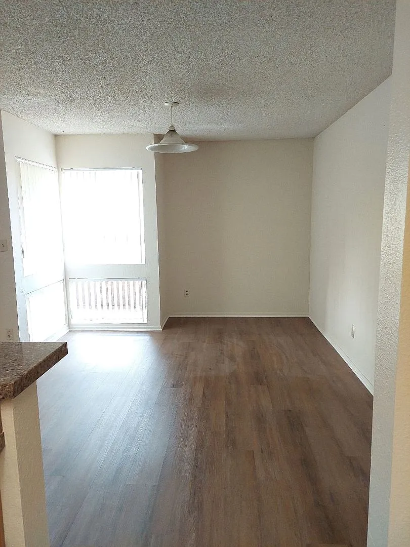 10750 Palms Blvd — Photo 2