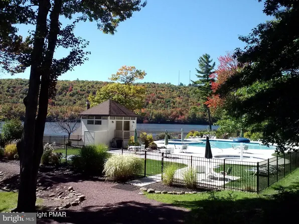 55 Midlake Dr #301, Lake Harmony, PA 18624