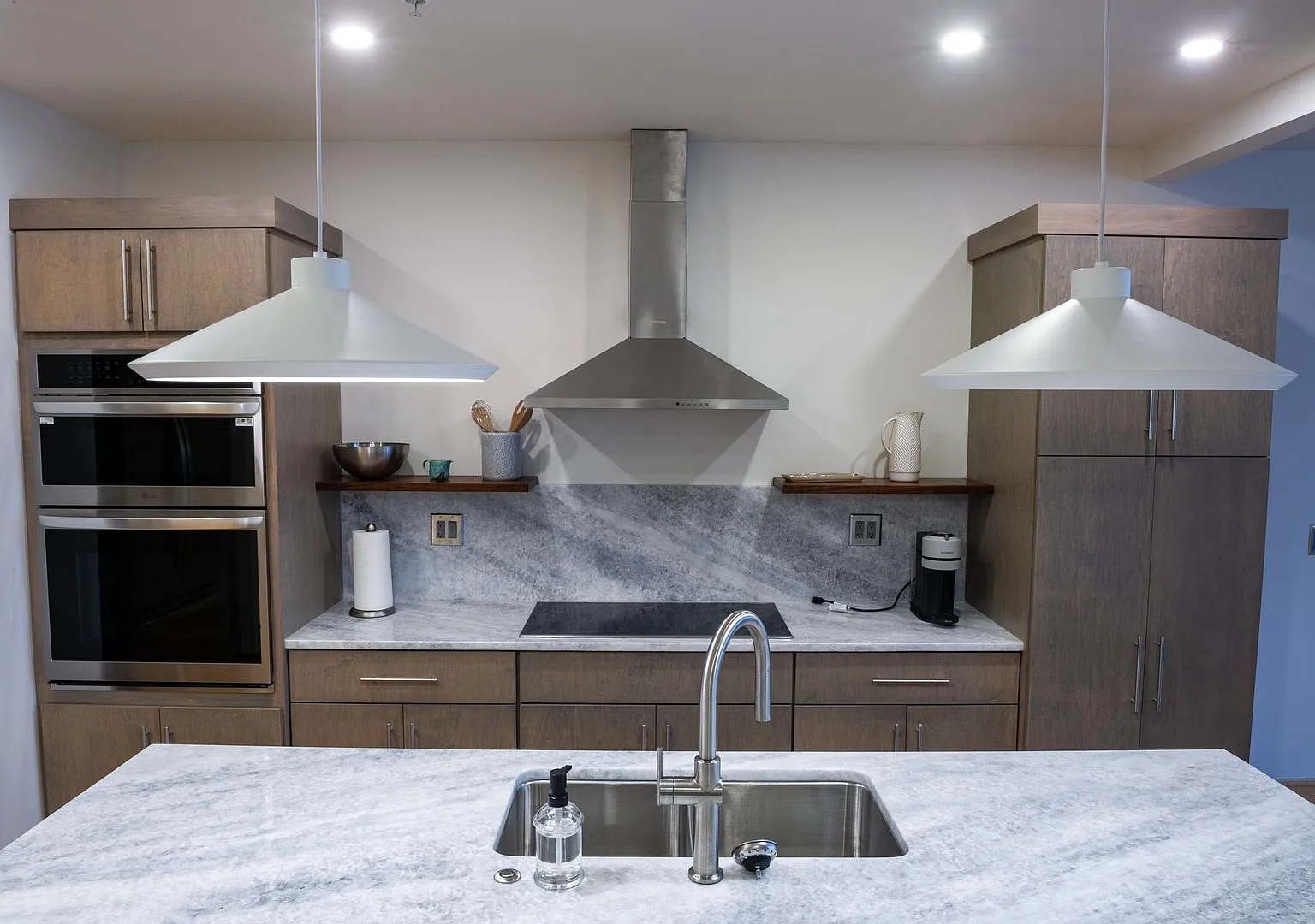 118 N Walnut St — Photo 2