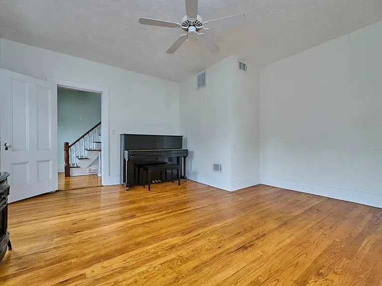 16 Indiana Ter — Photo 6