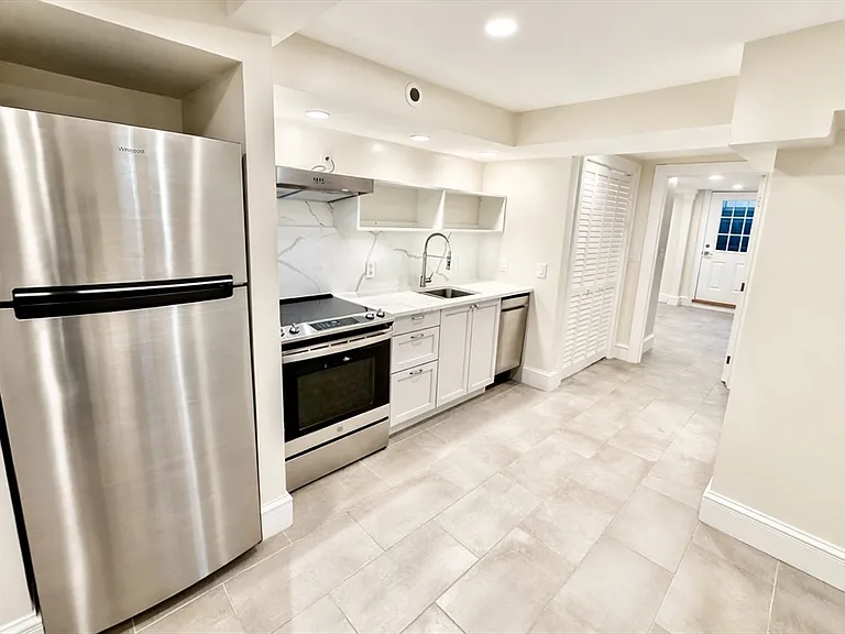 35 Foster St #A — Photo 3