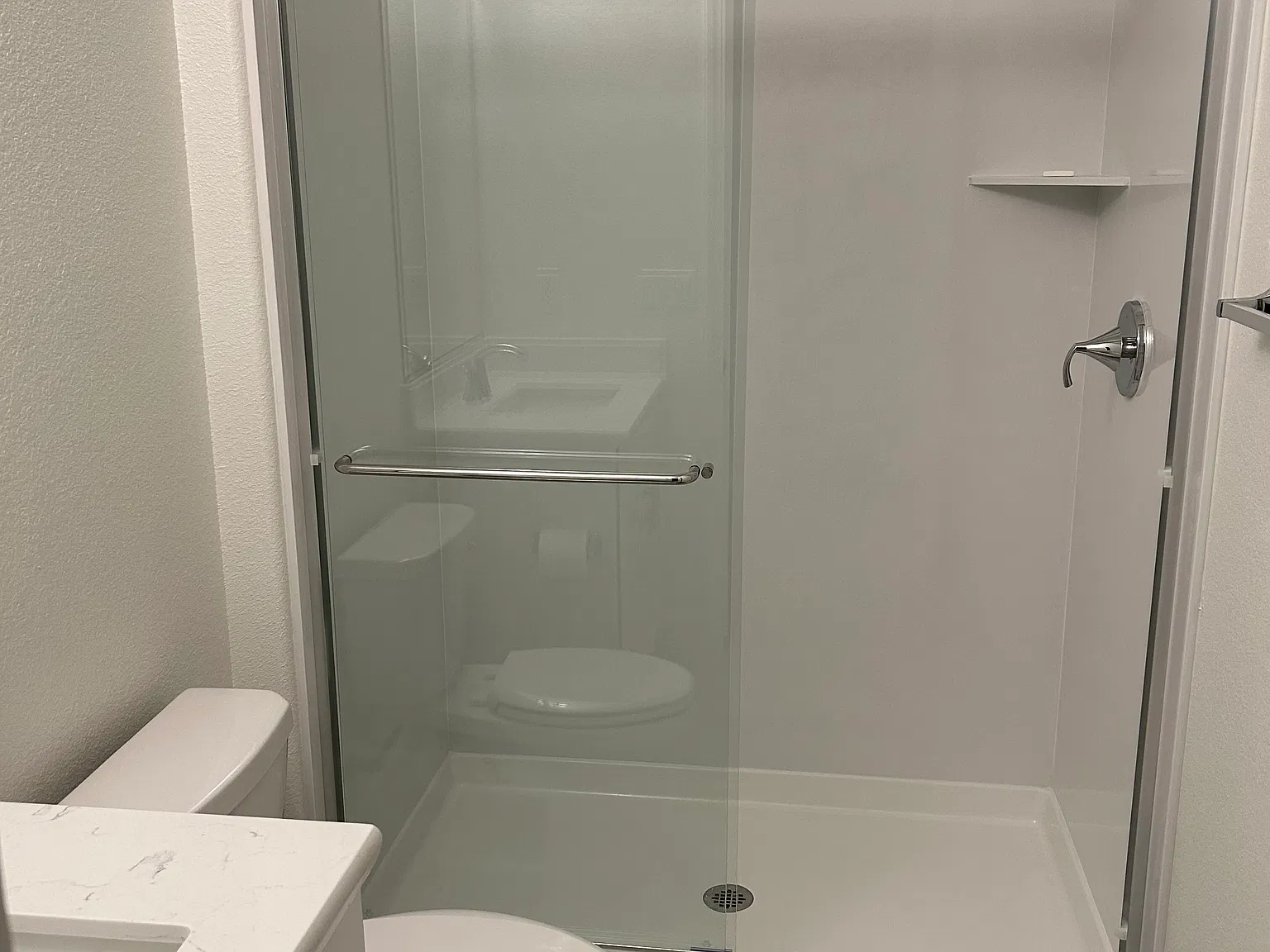 1 bed, 3700 sqft, $850 — Photo 2