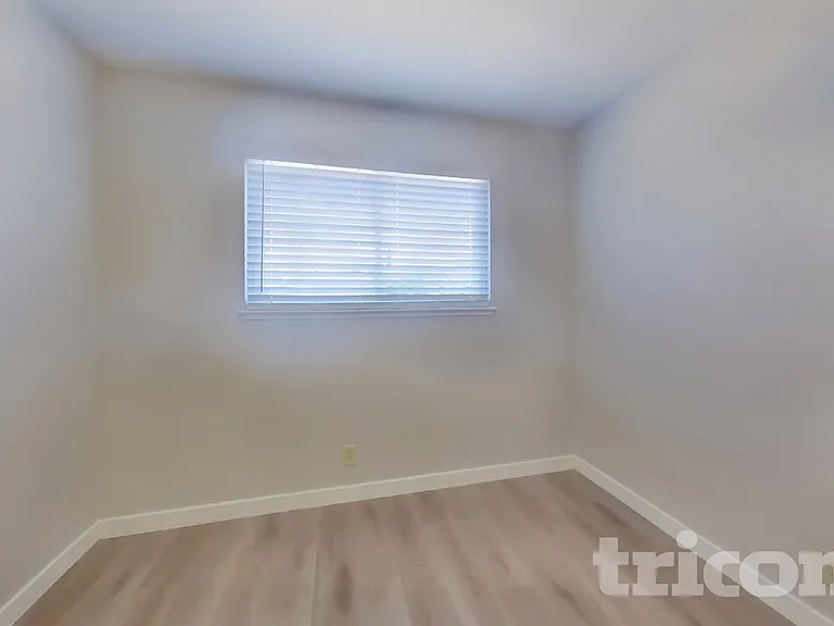 240 Benjamin Ave — Photo 10