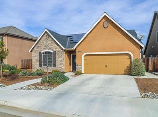 3853 Alamos Ave, Clovis, CA 93619