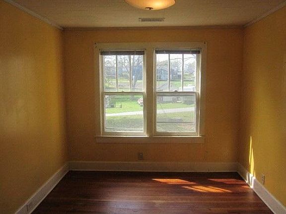 3rd image of 86 Rhubarb Ln